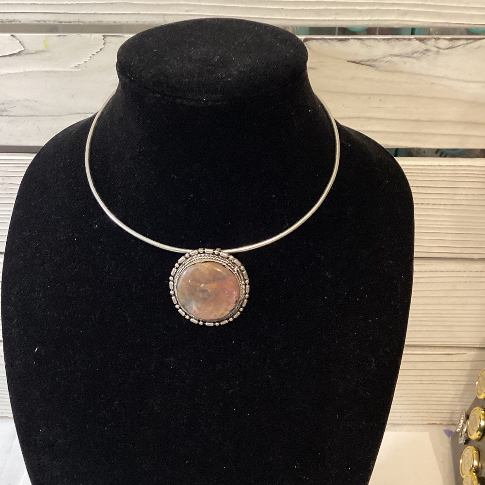 GOLD TONE HEART NECKLACE